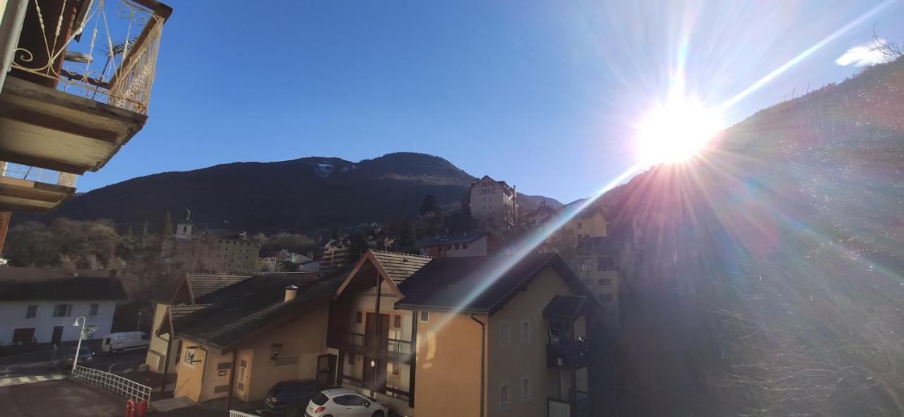 Joli Appartement Renove Avec Terrasse Brides-les-Bains Bagian luar foto