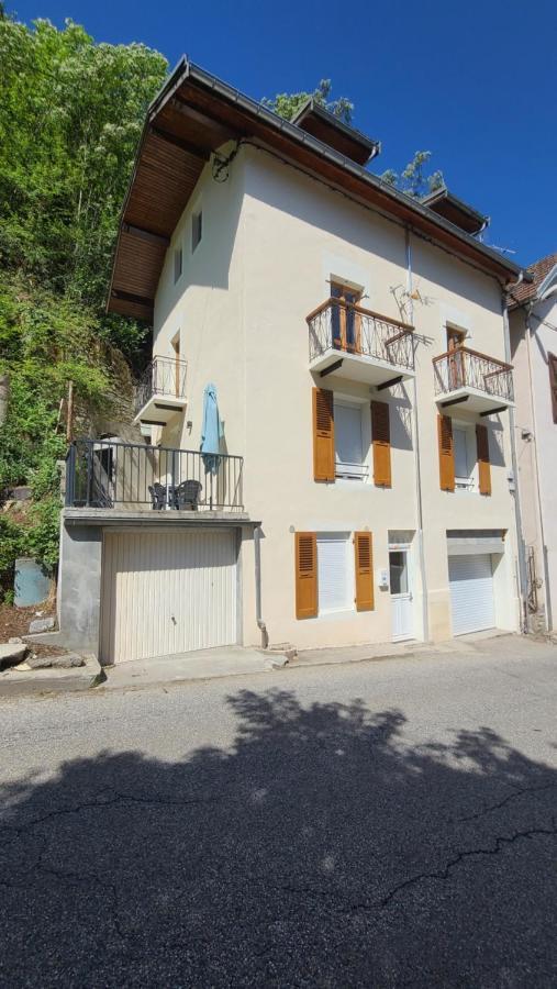 Joli Appartement Renove Avec Terrasse Brides-les-Bains Bagian luar foto